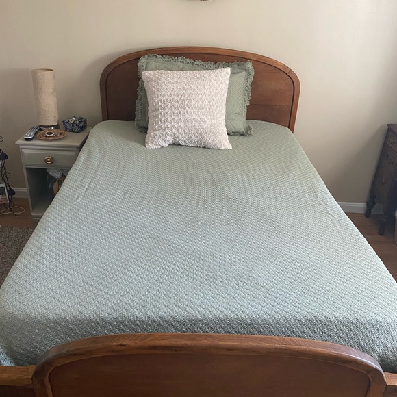 Lamont home full size sage green bedspread & matching sham - Picture 2 of 12